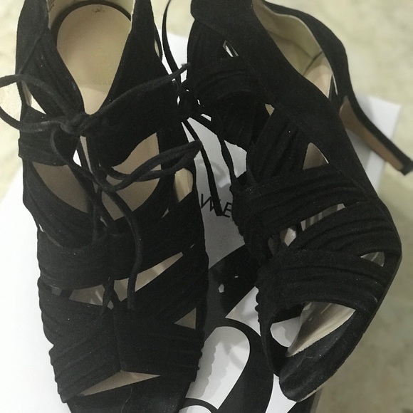Woman’s Nine West heels - Picture 6 of 8